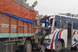 PANNA BUS AND TRUCK COLLIDED