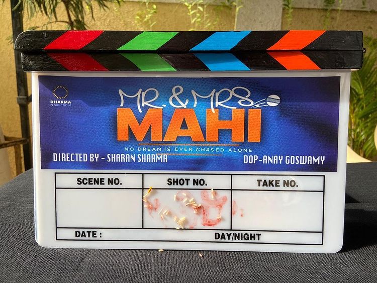 Mr and Mrs Mahi goes on floors  Mr and Mrs Mahi shoot begins  janhvi kapoor rajkummar rao film shoot begins  janhvi rajkummar rao film  janhvi rajkummar film on cricket  രാജ്‌കുമാർ റാവു ജാൻവി കപൂർ  മിസ്റ്റർ ആൻഡ് മിസിസ് മാഹി ചിത്രീകരണം  ശരൺ ശർമ