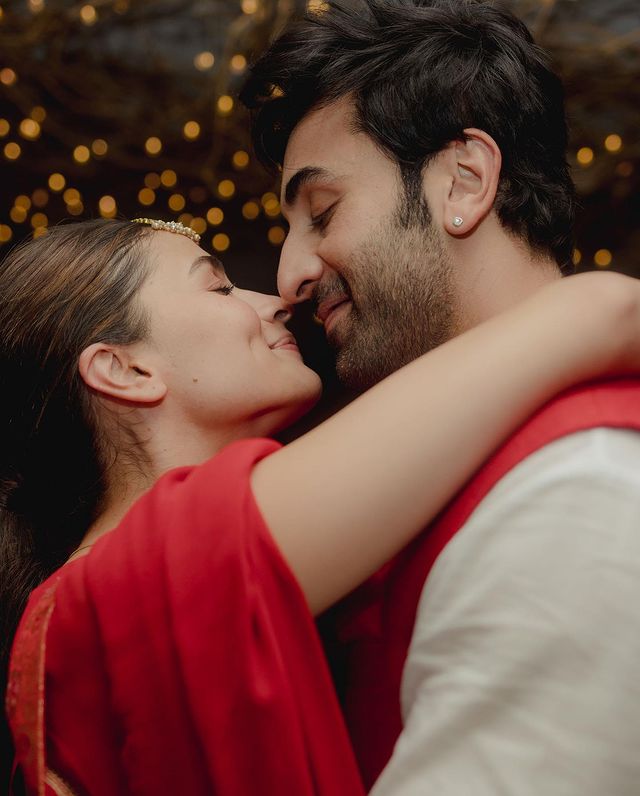 ALIA BHATT AND RANBIR KAPOOR ANNOUNCE PREGNANCY KARAN JOHAR SAYS HEART IS BURSTING