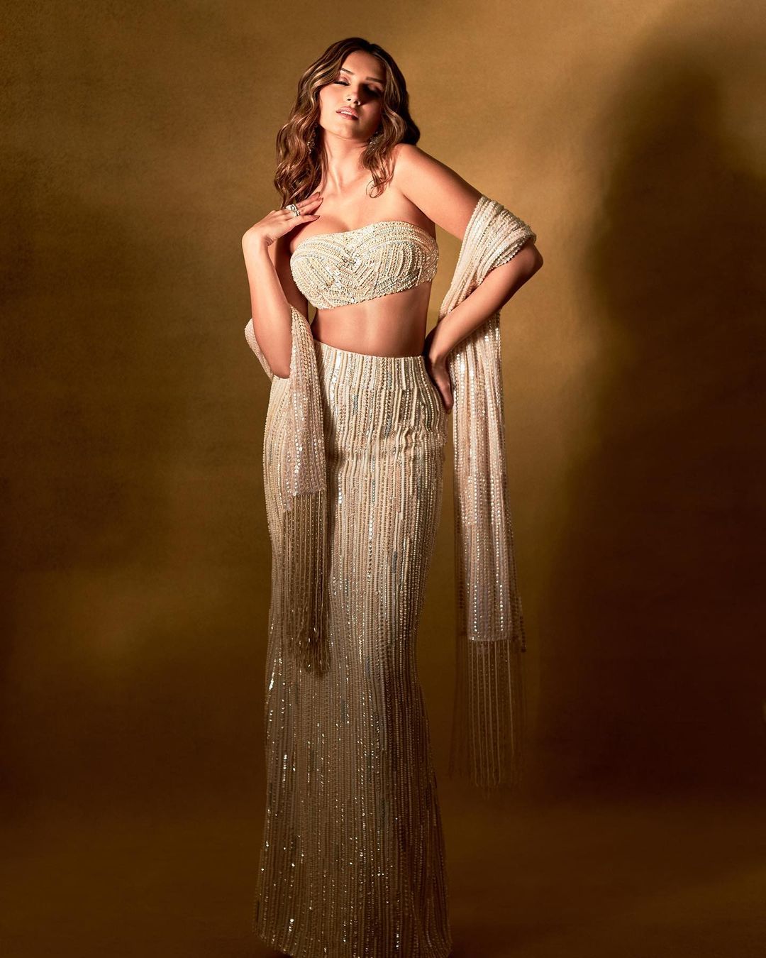 وہیں مئی میں اداکارہ نے کرن جوہر کی سالگرہ تقریب کے لیے اس لباس کا انتخاب کیا تھا، جس میں وہ بے انتہا خوبصورت لگ رہی تھیں۔