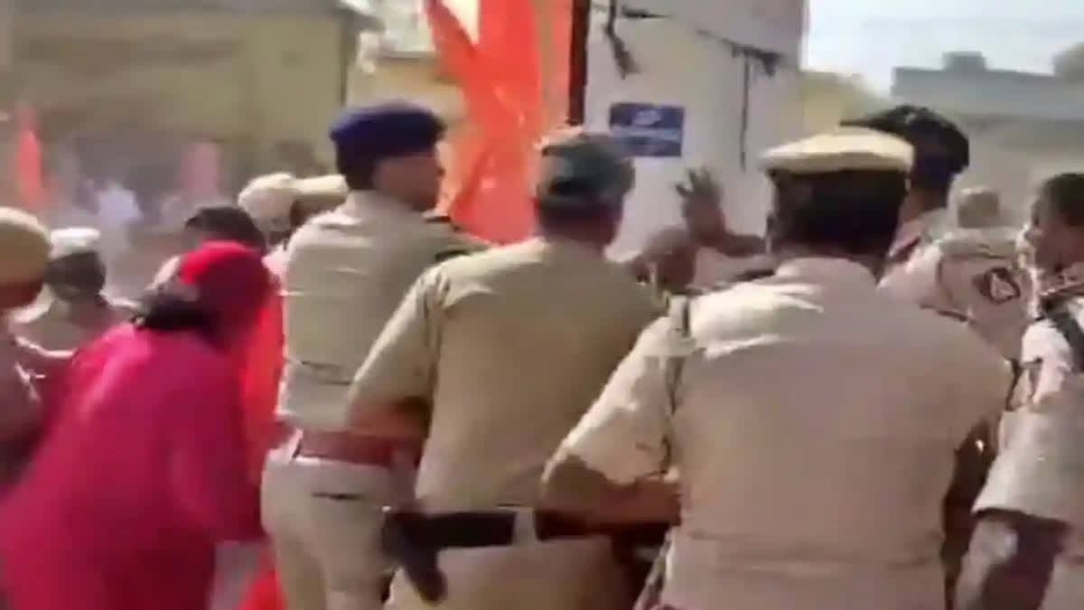 The protesters began their protest march to the Deputy Commissioner's office in the district headquarters of Mandya city holding saffron flags as a mark of protest.