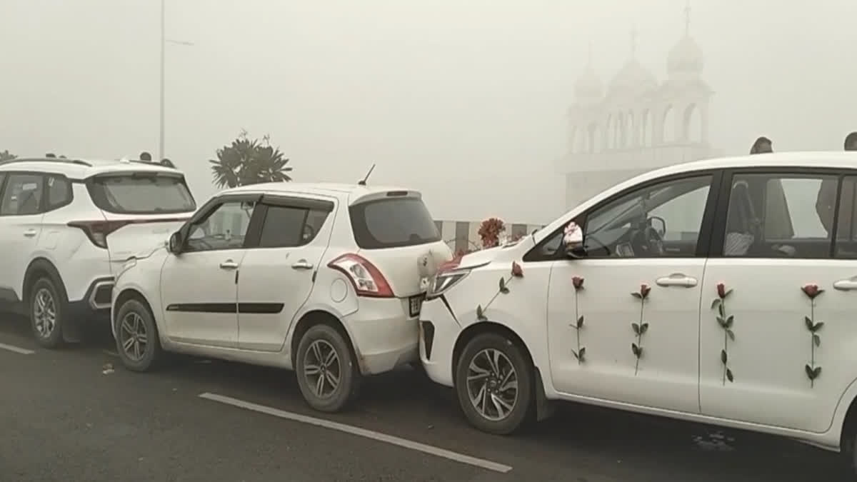 A road accident occurred due to fog at Barnala, a wedding car also crashed