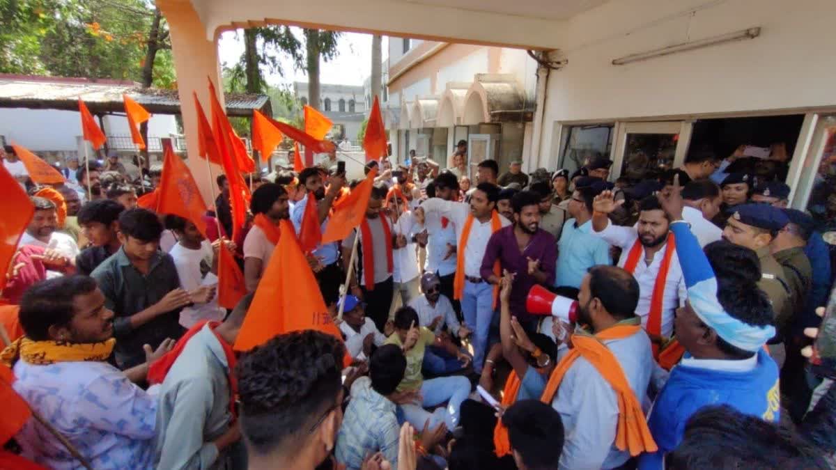 Protest against cow smuggling in Dhamtari