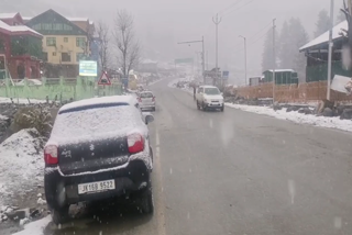 Snowfall in Srinagar-Leh Highway