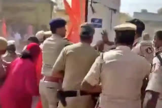 The protesters began their protest march to the Deputy Commissioner's office in the district headquarters of Mandya city holding saffron flags as a mark of protest.