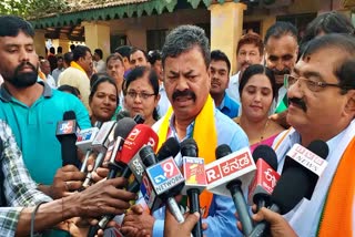 Former MLA MP Renukacharya spoke to the media.