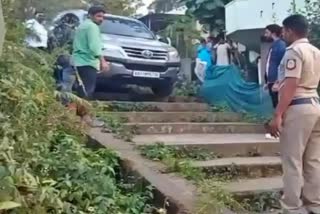 Car Stuck On Stairs Due To Google Maps