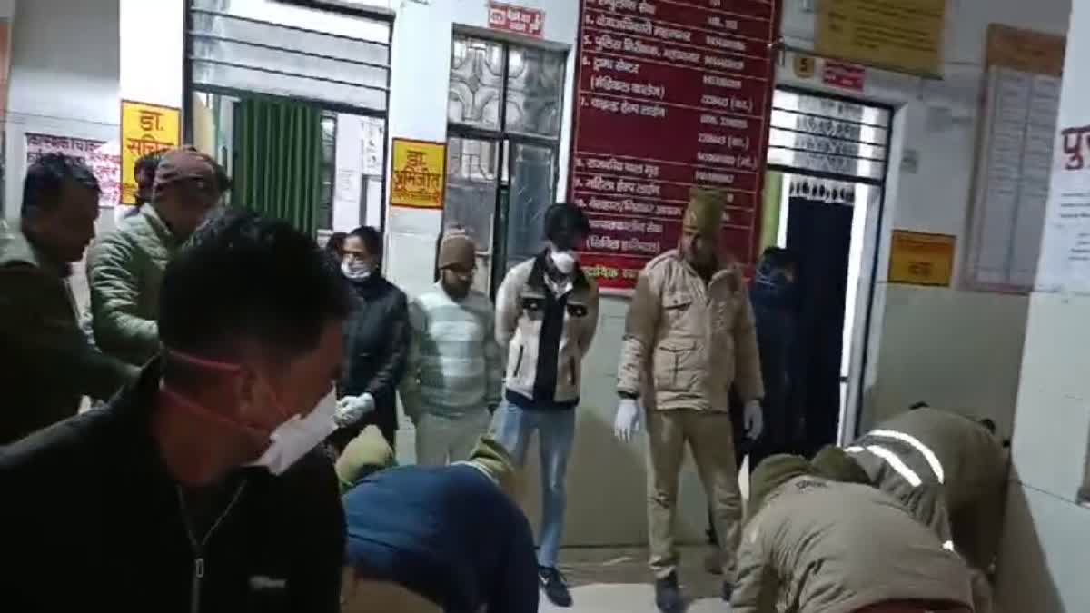 अस्पताल में मौजूद पुलिसकर्मी