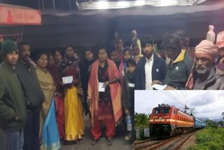 jharkhand-swarna-jayanti-express-bogies-doors-closed-on-patratu-railway-station