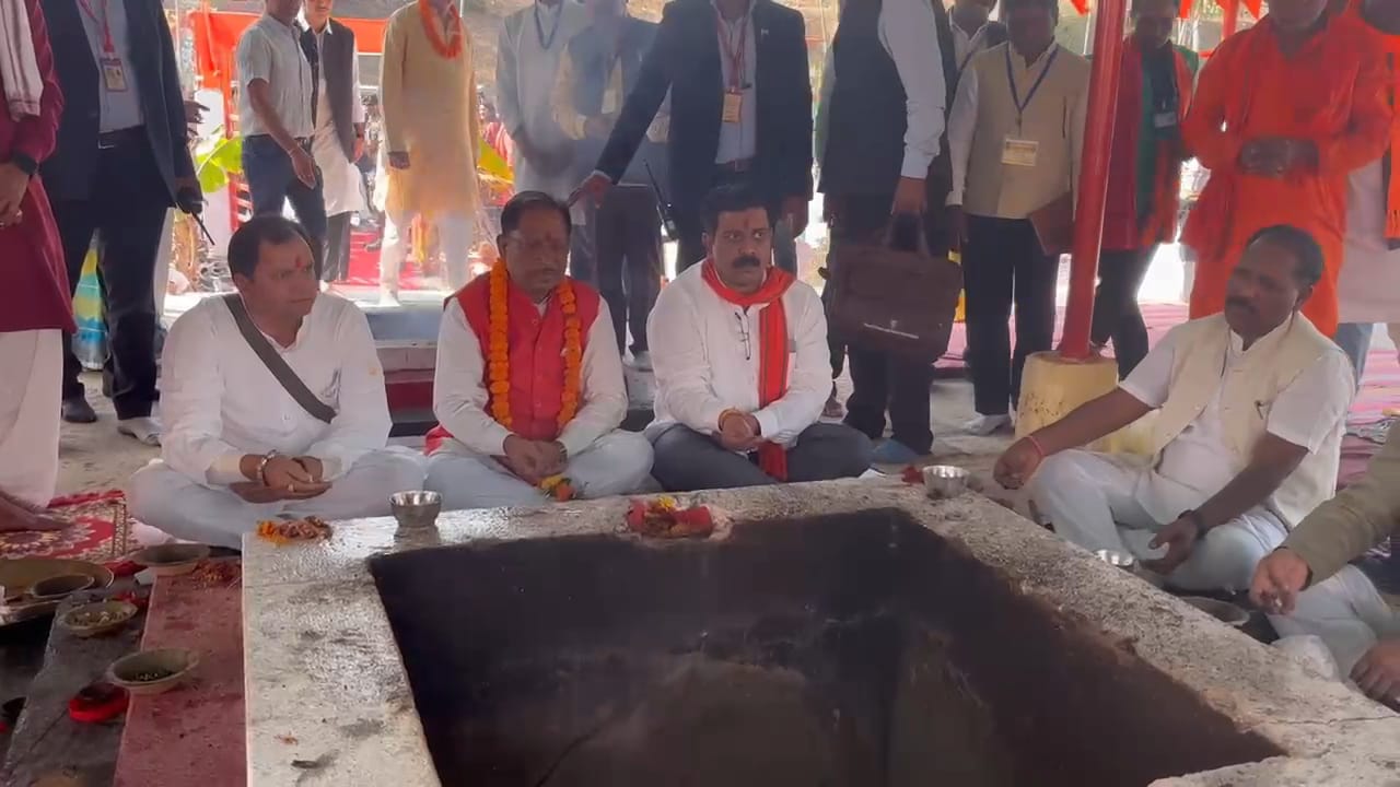 CM Sai performing havan