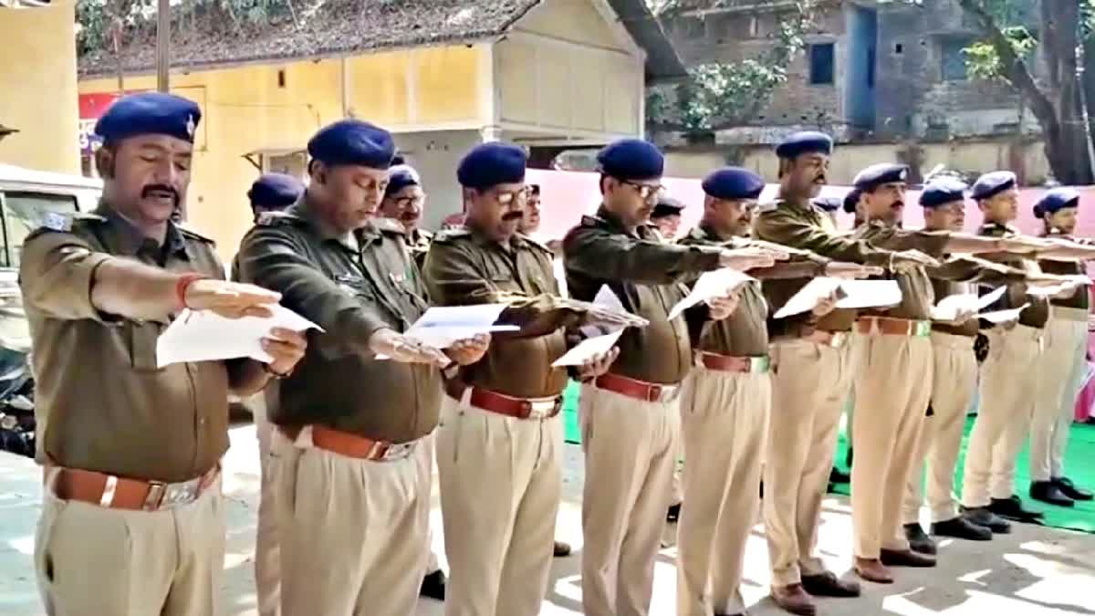 पुलिसकर्मियों ने ली पंच प्रण की शपथ