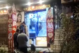 firing at jewellery showroom