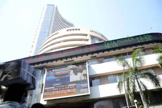 Stock market opened flat, Sensex fell 28 points, Nifty below 22,000
