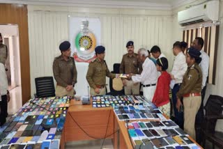 Police returned mobile phones to mobile owners