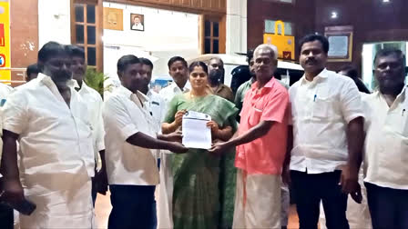 Veerapandi municipality president Geetha Sasi complaint for panchayat land issue at Theni