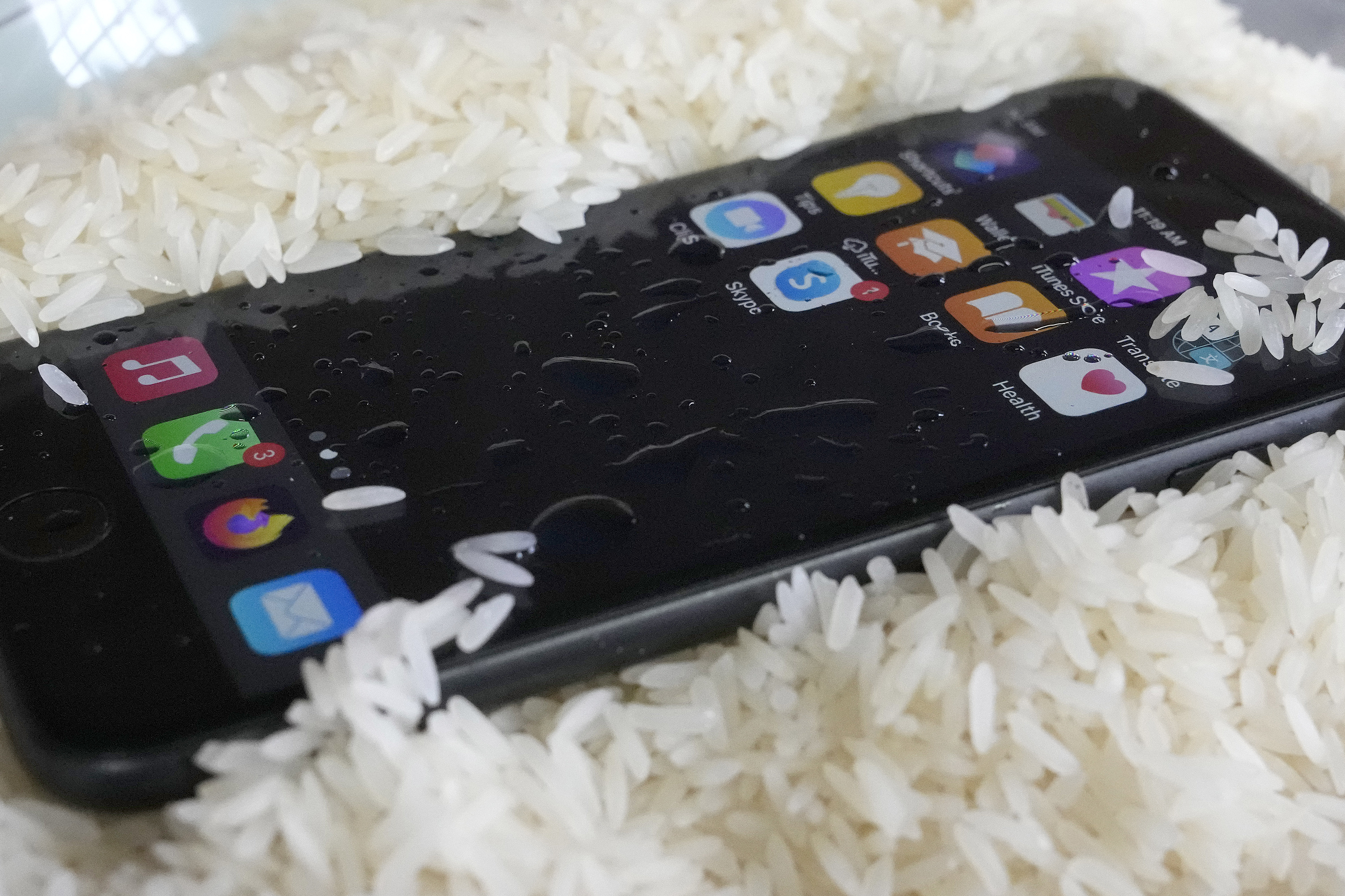 There's a lot of advice on the internet about what to do if you drop your phone in water, some of it conflicting. So what should you do then? Wipe as much moisture off as you can and leave it to dry. Don't use a hair dryer or put on a radiator. But whatever you do, don't dunk your device into a bowl of rice.