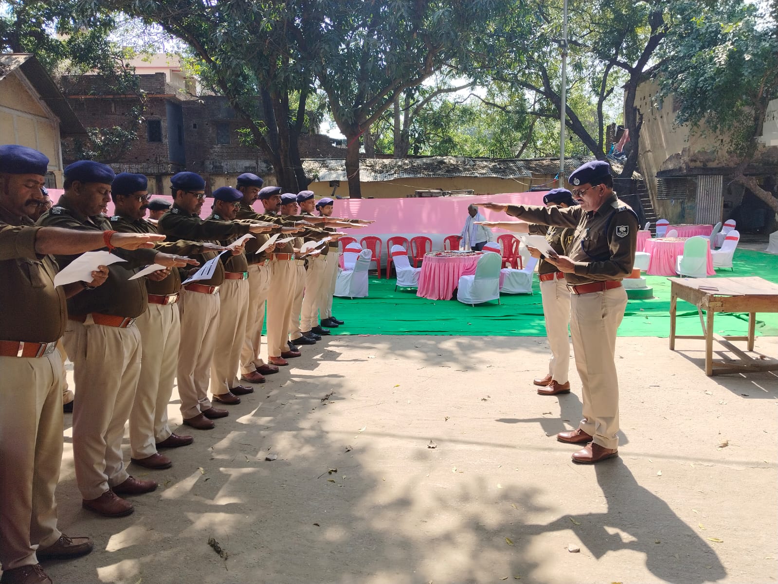 पुलिसकर्मियों ने ली पंच प्रण की शपथ