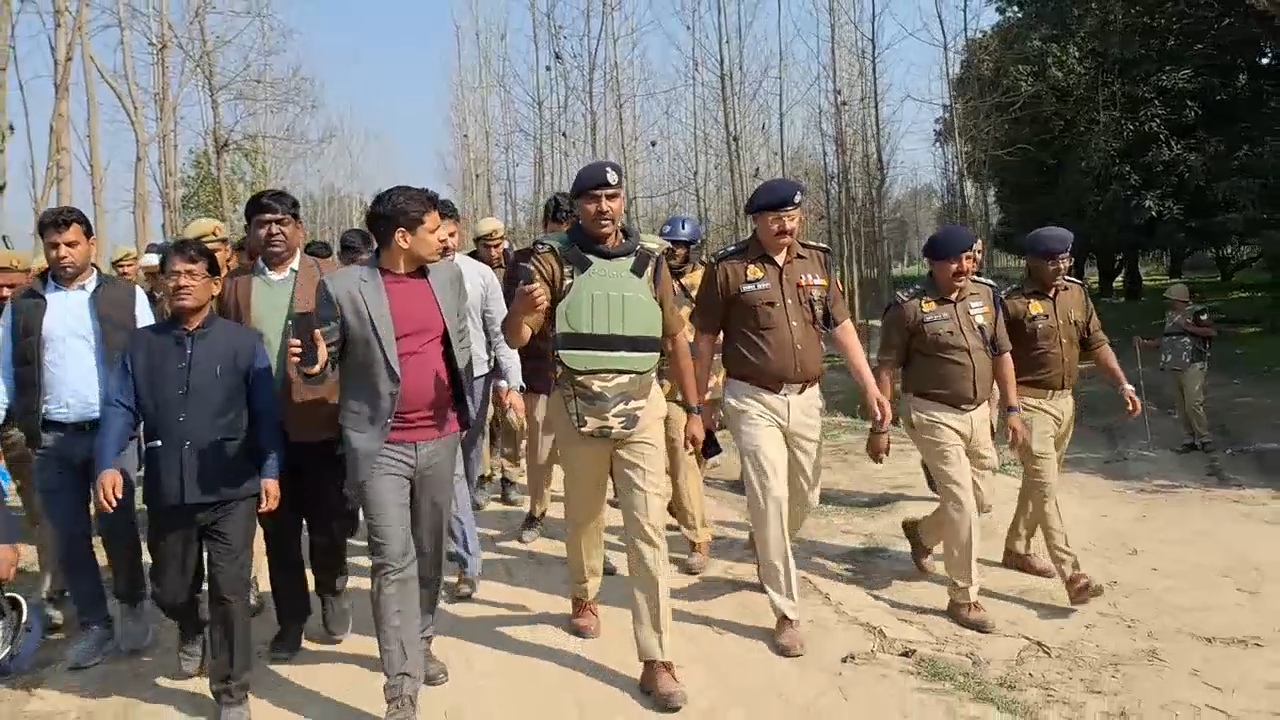 रामपुर के थाना मिलक क्षेत्र सिलई बड़ा गांव पहुंची पुलिस.