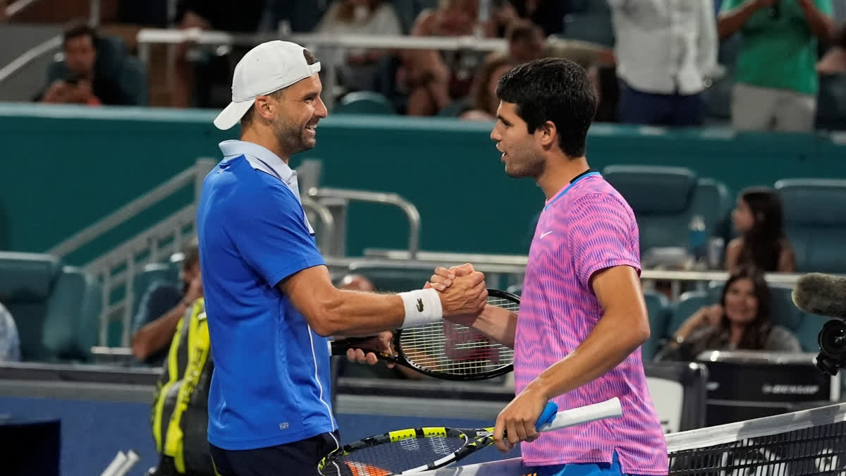 Bulgarian tennis professional Grigor Dimitrov registered a dominating victory over the top-seeded Carlos Alcaraz in the quarterfinal clash of the Miami Open 2024 at Miami Gardens on Friday. Dimitrov beat Alcaraz by 6-2, 6-4 in the knockout match of the prestigious tournament.