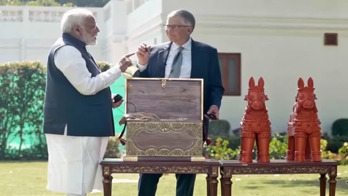 pm-narendra-modi-gifted-tuticorin-pearl-clay-dolls-to-bill-gates