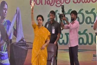 Bhuvaneswari_Meet_with_Fisheries_Families_Live