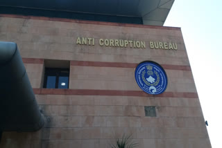 SI trapped in bribe case