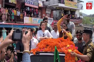 kangana-ranaut-road-show-in-mandi