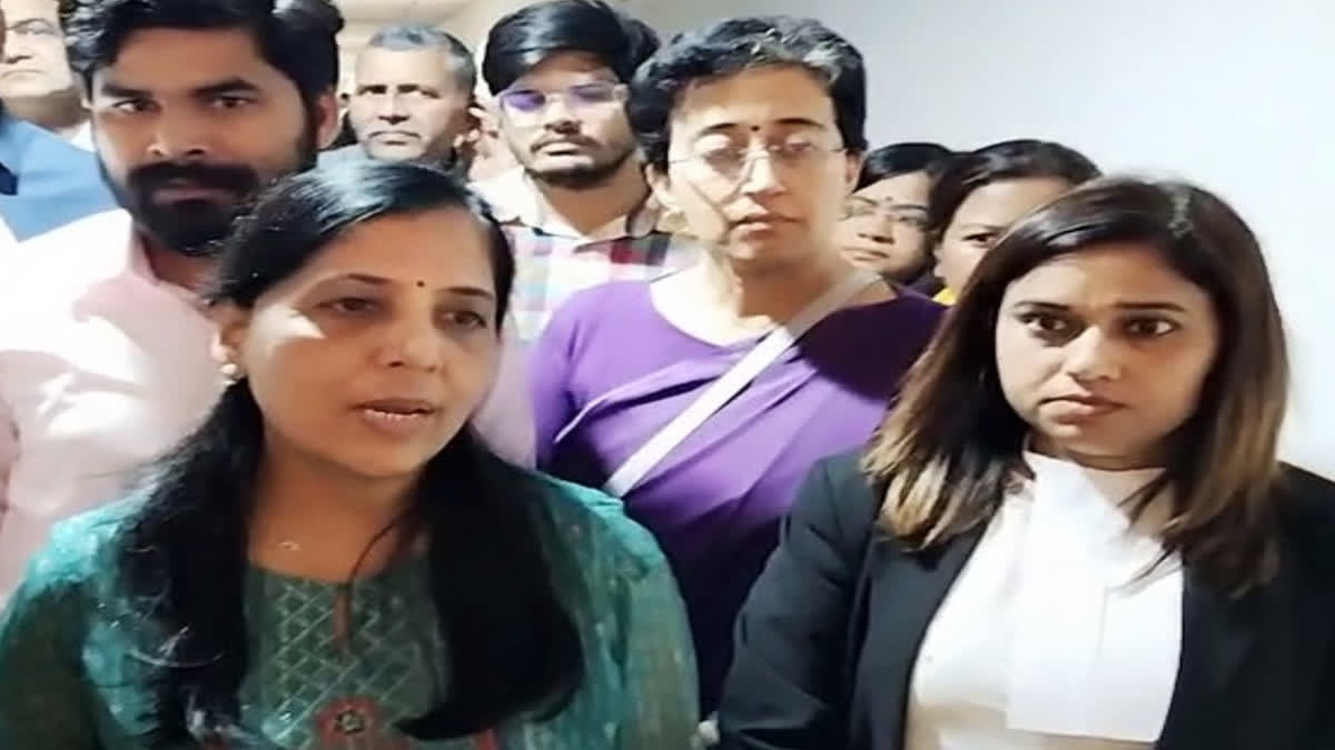 AAP claims Sunita Kejriwal's meeting with Arvind Kejriwal cancelled