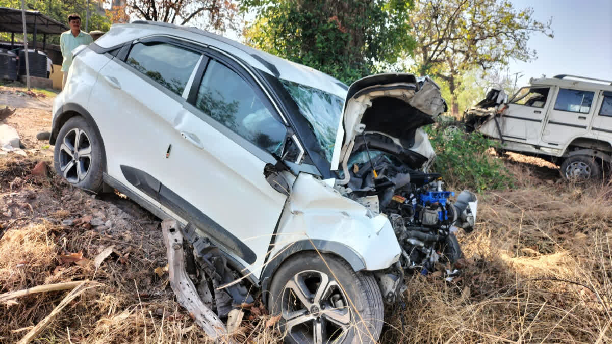 Two people traveling in car died in road accident in Latehar