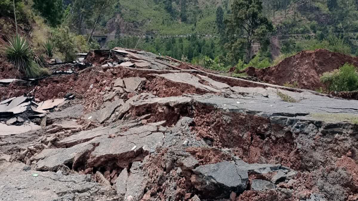 landslides-blocks-jammu-srinagar-national-highway (PHOTO ANI)