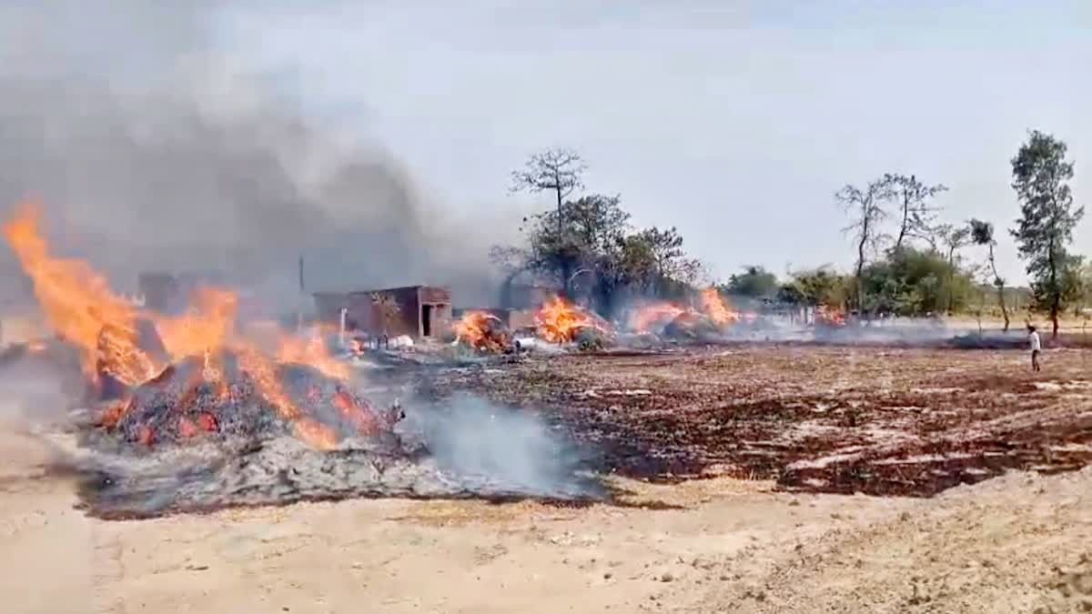 बगहा में आग लगने से 150 घर जलकर राख