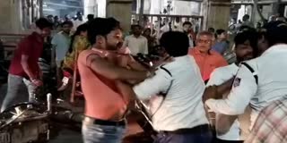 FIGHT WITH TRAFFIC POLICE GWALIOR