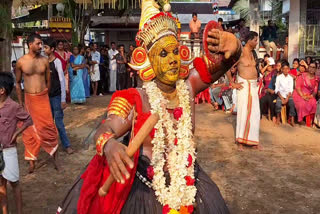 KERALA THEYYAM  POTTAN THIRA  PALLIKANDY MAHAKALI KAAVIL TEMPLE  പൊട്ടൻ തിറ അരങ്ങേറി