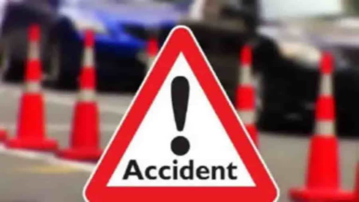 ODISHA ACCIDENT  TWO KILLED IN BUS ACCIDENT ODISHA  BUS OVERTURNS ACCIDENT ODISHA  ഒഡീഷയിൽ ബസ് മറിഞ്ഞ് രണ്ട് മരണം