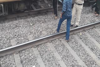 woman jumped on railway track in Bhilai