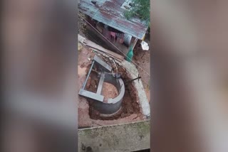 WELL COLLAPSED IN ARUVIKKARA  RAIN DAMAGES  ശക്‌തമായ മഴകാരണം കിണർ ഇടിഞ്ഞു  അരുവിക്കരയിൽ കിണർ ഇടിഞ്ഞു താഴ്ന്നു