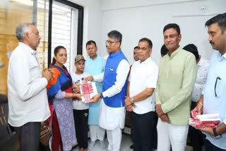 આસામના મંત્રી પિયુષ હજારીકાની સુરત મુલાકાત