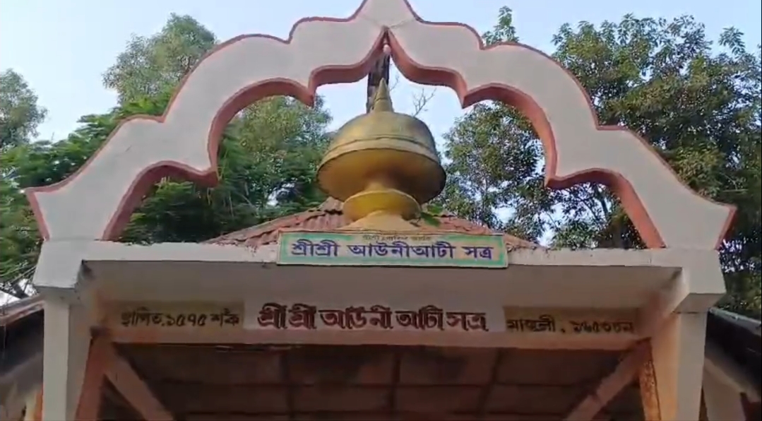A hand fan carrying the 400-year-old heritage of Auniati Satra at Majuli
