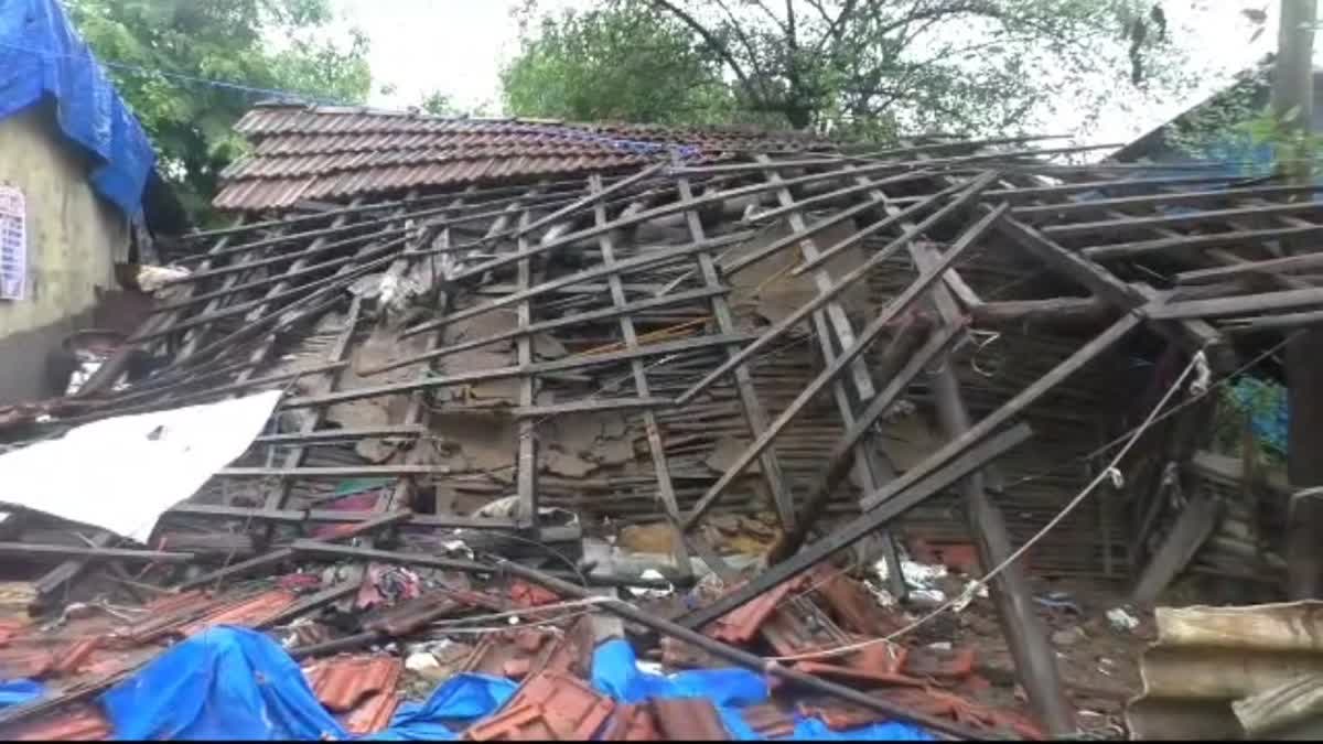 Navsari Rain : ગણદેવીમાં ભારે વરસાદ ગરીબો માટે આફત સમાન, ઘર ધરાશાયી થતાં પરિવાર છત વગરનો થયો