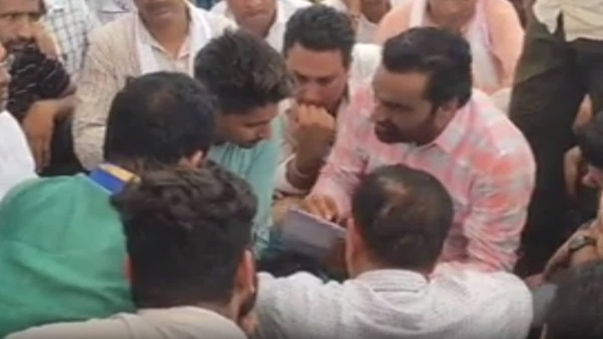 family refused to take body of youth in Tonk, Hanuman Beniwal asked for justice