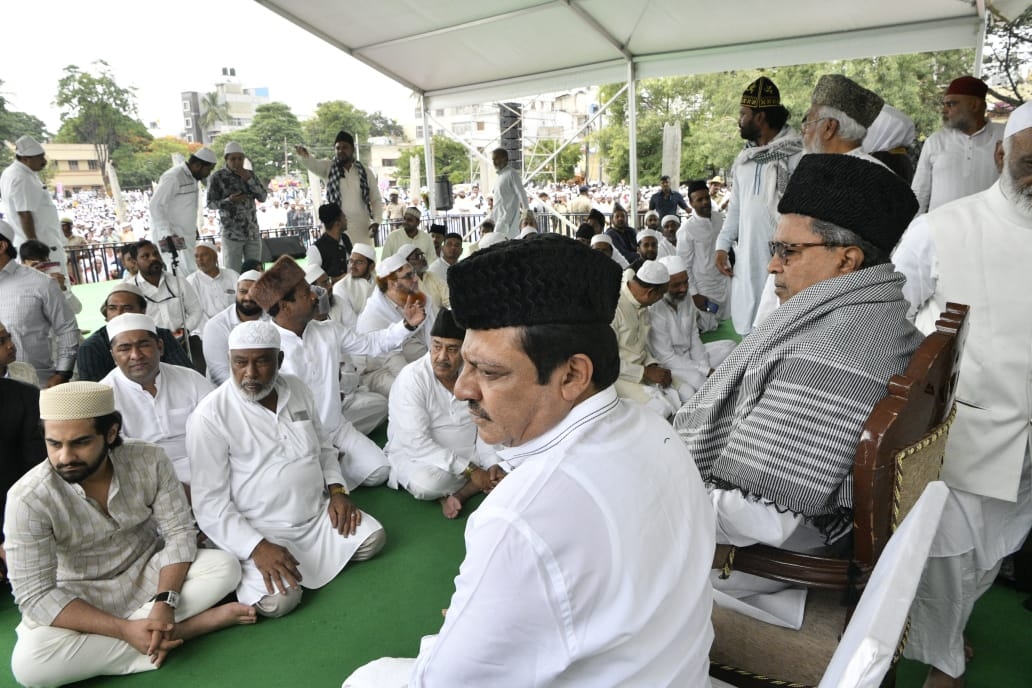 Chief Minister Siddaramaiah participated in the Bakrid mass prayer