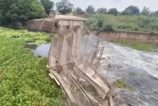 bridge collapses in Chhattisgarh  Under construction bridge collapses  bridge collapses Chhattisgarh video  Chhattisgarh bridge collapses  bridge collapses  ഛത്തീസ്‌ഗഢ്  ഛത്തീസ്‌ഗഢിൽ പാലം തകർന്നുവീണു  Chhattisgarh accident  ഛത്തീസ്‌ഗഢ് പാലം തകർന്ന് അപകടം  പാലം തകർന്നു  പാലം തകർന്ന് അപകടം  നദിയിൽ പാലം തകർന്നുവീണു