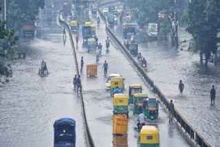 Ahmedabad Rain : અમદાવાદમાં વહેલી સવારથી મેઘ મહેર, કેટલાક વિસ્તારમાં ઘૂંટણ સમા પાણી ભરાયા