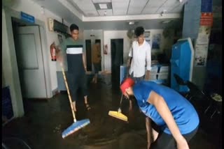 Kheda Rain : ખેડામાં સાર્વત્રિક વરસાદ, સેવાલિયામાં બેંકમાં પાણી ભરાતા વ્યવહાર થયો ઠપ્પ