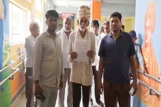 old man unique protest in rewari