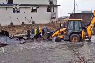 wall collapsed in Halol Four children died