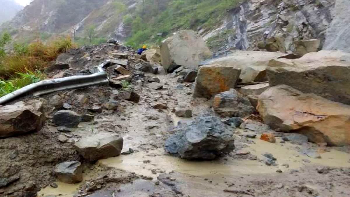 Tanakpur Jauljibi highway closed