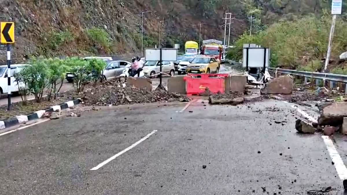 Stones fell on Chandigarh Shimla NH in Solan