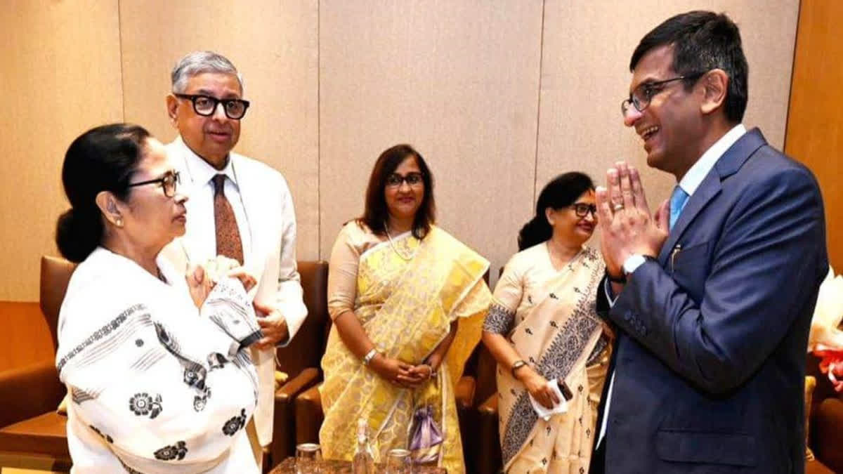 Chief Justice of India, D. Y. Chandrachud with West Bengal CM Mamata Banerjee during the regional conference of National Judicial Academy in Kolkata on Saturday.