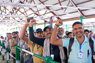 The first batch of pilgrims for the Amarnath Yatra left the twin base camps in Baltal and Nunwan.